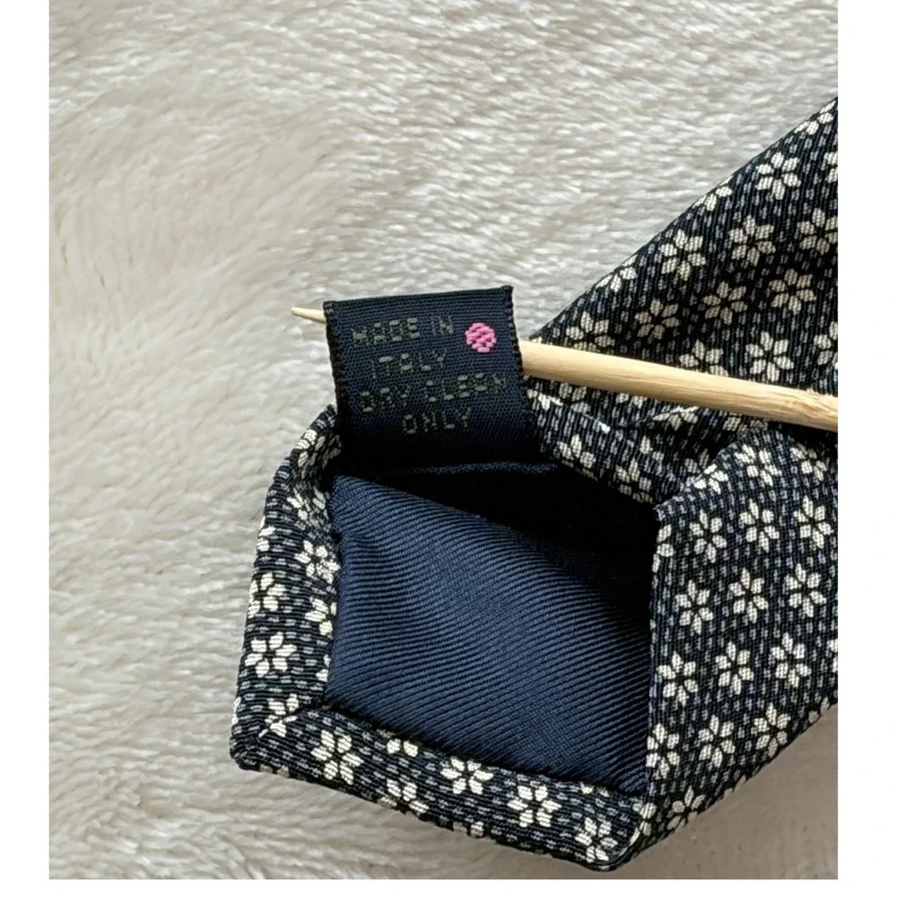 Barneys New York Navy Floral Silk Vintage Necktie Mens OS Excellent